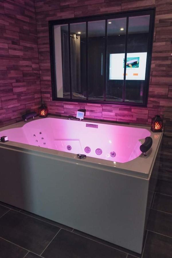 Charmante Residence De Tourisme Avec Jacuzzi Crecy-la-Chapelle Kültér fotó
